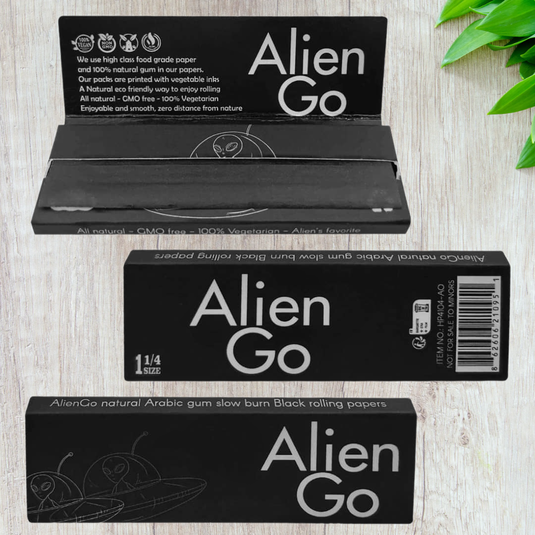 Alien Go Black Colored Rolling Paper - 1 1/4 Size