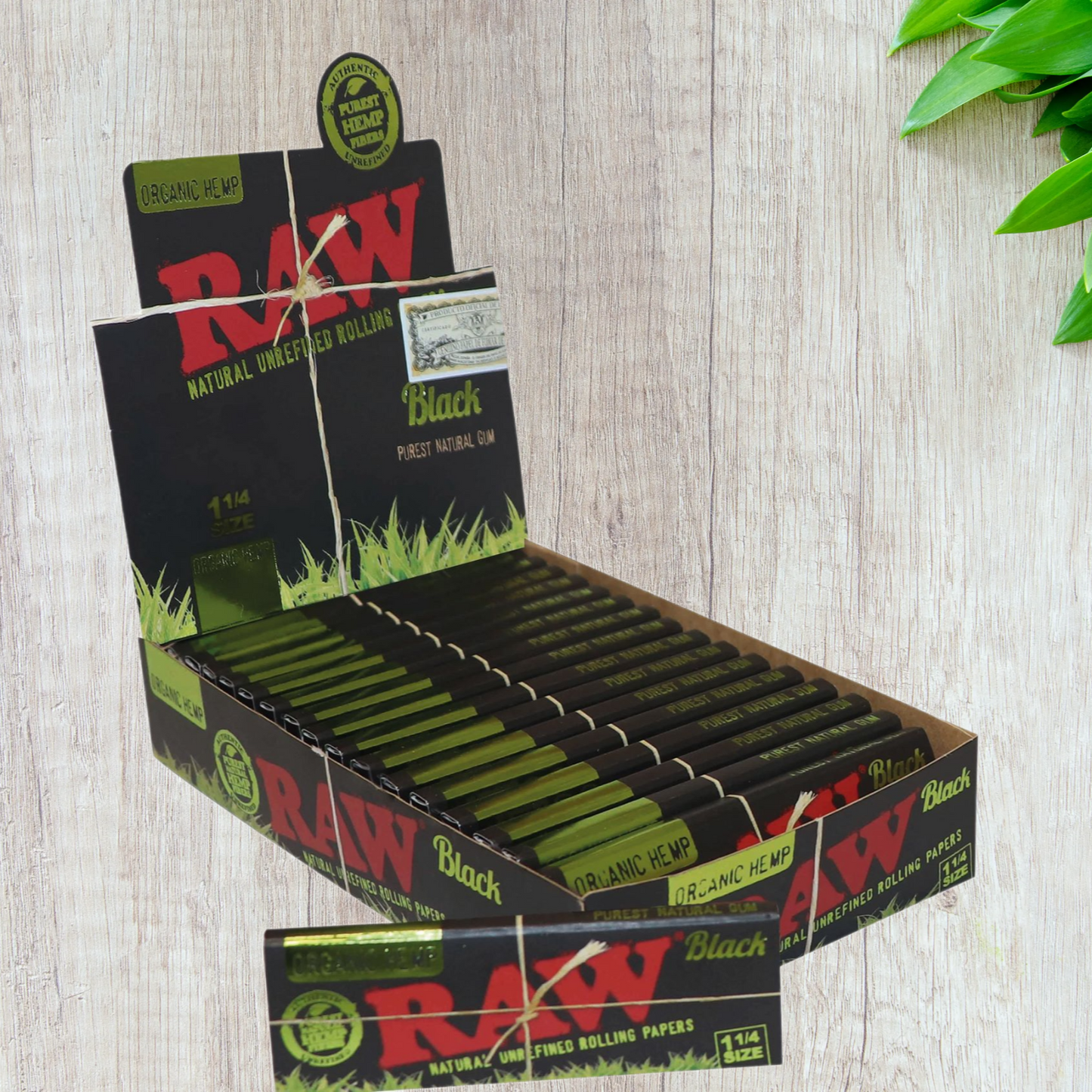 RAW Black Organic Hemp 1 1/4 Size Rolling Papers