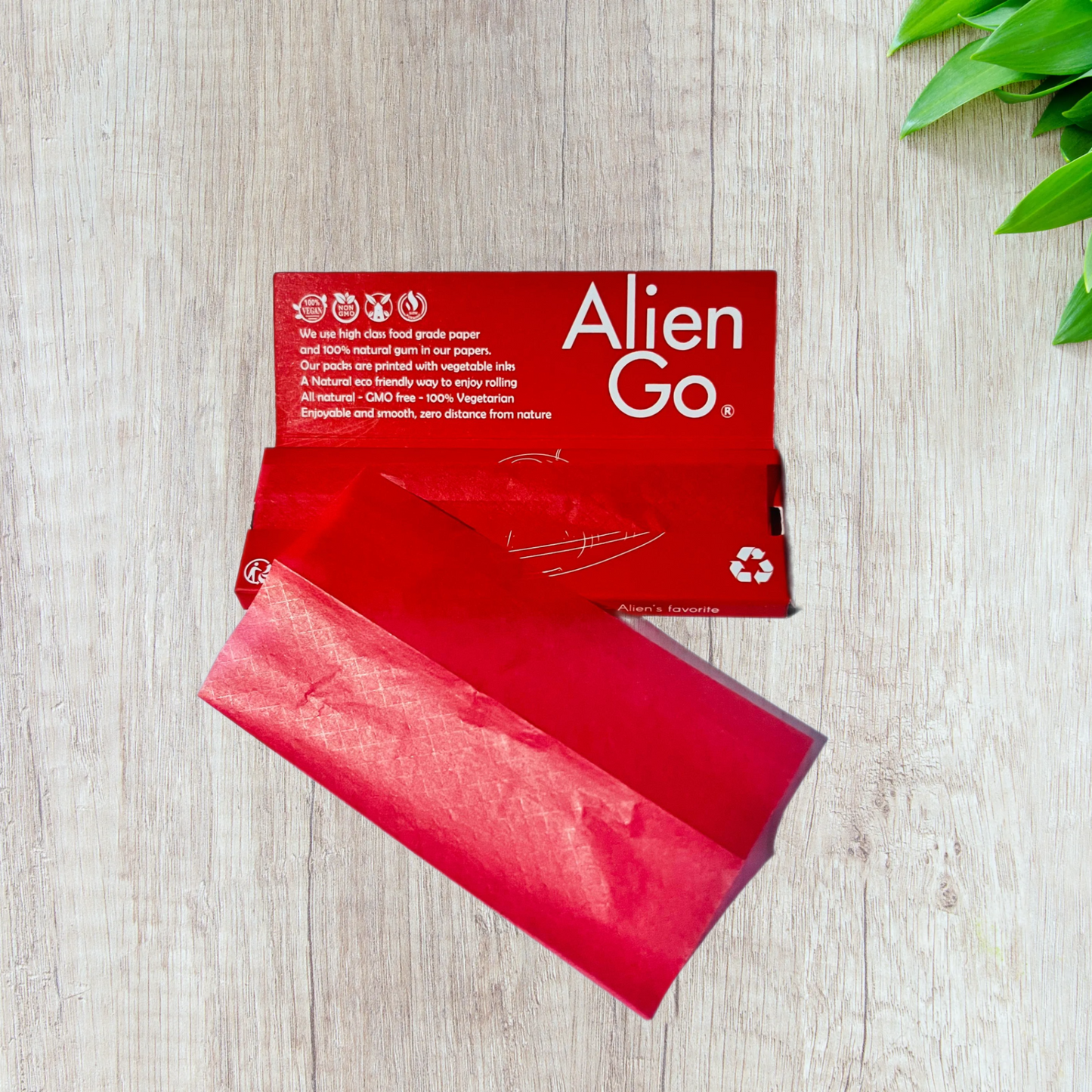 Alien Go Red Colored Rolling Paper - 1 1/4 Size