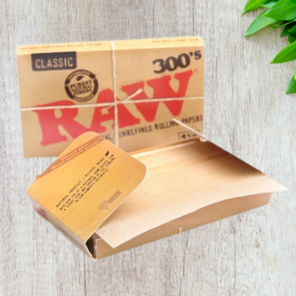 RAW 300's Classic Brown Rolling Papers 1 1/4 Size