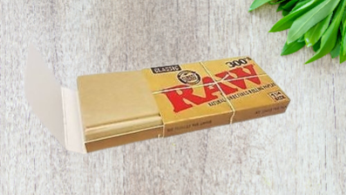 RAW 300's Classic Brown Rolling Papers 1 1/4 Size